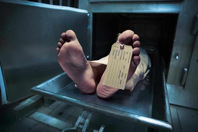 192399458 Body on morgue tray with toe tag