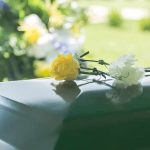 TV Star-Turned-Congressman Passes Aged 84 Yellow rose and white carnation on a green casket