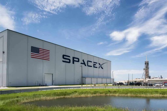shutterstock_1113361880 SpaceX hangar beside launch pad under blue sky